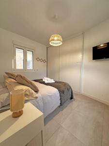 a bedroom with a bed and a tv on the wall at Rayo de Luz in Toledo