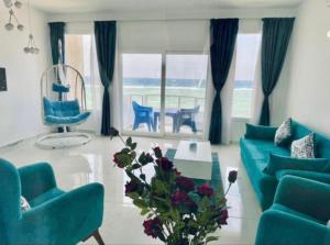 a living room with blue couches and a table at ايارو نوب-iaru nub in Dahab