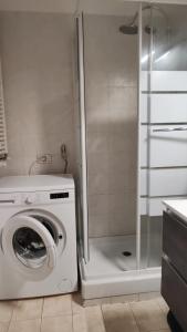 a washing machine in a bathroom with a shower at Casa vicino al mare in Montesilvano