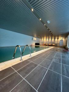 Bazén v ubytování Voss Apartment in Oppheim Resort, pool and view nebo v jeho okolí