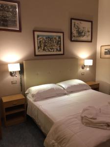 Postel nebo postele na pokoji v ubytování Hotel Ariella
