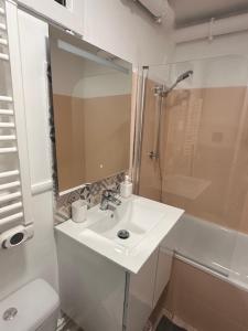 Koupelna v ubytování F2 - Corbeil Essonnes - Au calme