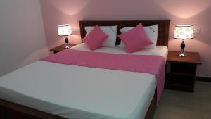 Postel nebo postele na pokoji v ubytování New Rani Inn