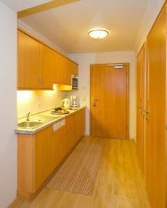 A kitchen or kitchenette at Landhaus Huber