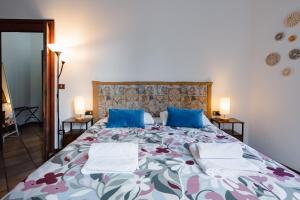 A bed or beds in a room at Florence Old Town David's Flat