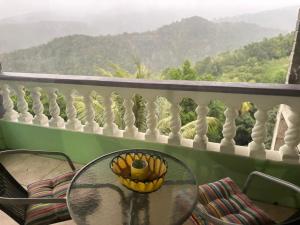 Una imagen general de la montaña o una montaña tomada desde el bed and breakfast