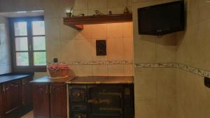 A kitchen or kitchenette at Casa Rural Betraunea
