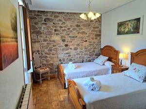 A bed or beds in a room at Casa Rural Betraunea