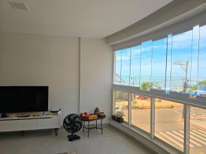 Et tv og/eller underholdning på Apartamento Beira Mar 3 Suites