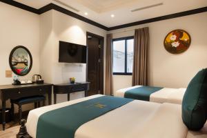 Postel nebo postele na pokoji v ubytování Hanoi Bliss Hotel