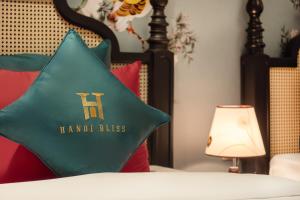 Postel nebo postele na pokoji v ubytování Hanoi Bliss Hotel