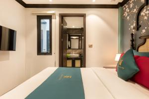 Postel nebo postele na pokoji v ubytování Hanoi Bliss Hotel