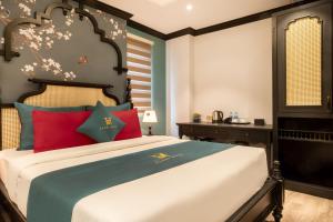 Postel nebo postele na pokoji v ubytování Hanoi Bliss Hotel