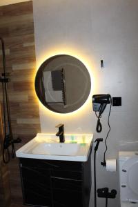 Future Inn Hotel Nizami street的一间浴室