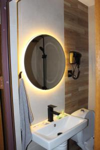 Future Inn Hotel Nizami street的一间浴室