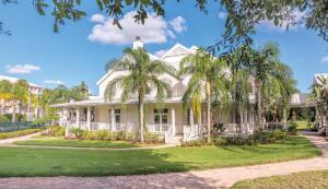 Ein Garten an der Unterkunft WorldMark Orlando Kingstown Reef