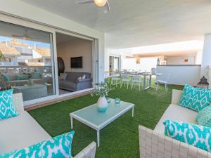 Posedenie v ubytovaní VACATION MARBELLA I Las Canas Beachfront Haven, Sea View, Jacuzzi, Golden Mile, Duplex Penthouse, 24-7 security + 33 fotografií