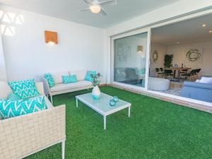 Posedenie v ubytovaní VACATION MARBELLA I Las Canas Beachfront Haven, Sea View, Jacuzzi, Golden Mile, Duplex Penthouse, 24-7 security