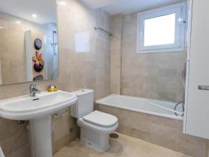 Kúpeľňa v ubytovaní VACATION MARBELLA I Las Canas Beachfront Haven, Sea View, Jacuzzi, Golden Mile, Duplex Penthouse, 24-7 security