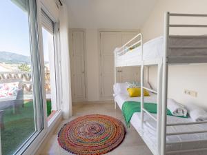 Posteľ alebo postele v izbe v ubytovaní VACATION MARBELLA I Las Canas Beachfront Haven, Sea View, Jacuzzi, Golden Mile, Duplex Penthouse, 24-7 security