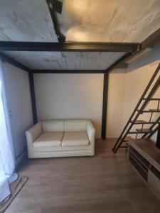 Postel nebo postele na pokoji v ubytování Loft complete, new and private