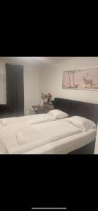 A bed or beds in a room at Hotel Hecht