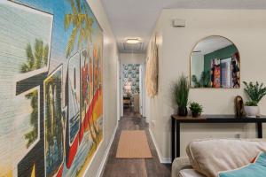 Ein Bett oder Betten in einem Zimmer der Unterkunft Havana Hideaway 3BR Home with Private Pool and Dedicated Office