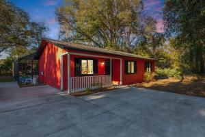 ein rotes kleines Haus mit einer Auffahrt in der Unterkunft Havana Hideaway 3BR Home with Private Pool and Dedicated Office in St. Augustine