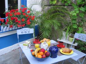 Gallery image of Le Jardin de Cécile et Benoit - Bed and Breakfast in Malakoff