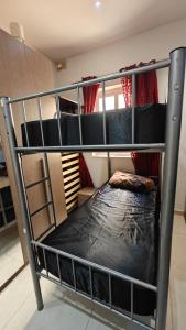 Postel nebo postele na pokoji v ubytování Girls Only Shared Room Gzira #5