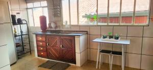 a small kitchen with a sink and a table at Casa Chico Rei in Ouro Preto