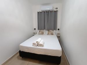 a bedroom with a bed with towels on it at Lagom Apart 1 in Posadas