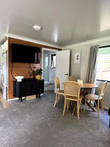 Galeriebild der Unterkunft Whare iti on Johns in Christchurch