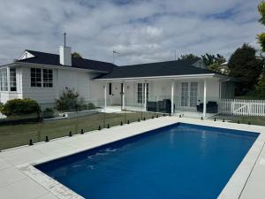 Hồ bơi trong/gần Poolside Getaway on Napier Hill