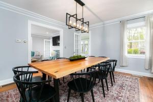 Gallery image of The Grand Dame Luxury Family Home for 10 or more in South Bend