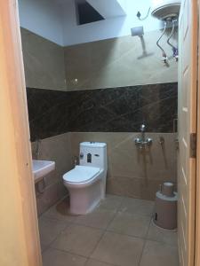 Ένα μπάνιο στο Banashree Guest inn +16 φωτογραφίες