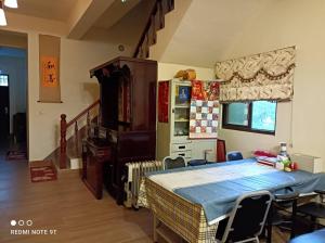 a room with a bed and a table and chairs at Kinmen 988 Homestay in Jincheng