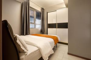 Ліжко або ліжка в номері Dayu Apartment Century City Branch