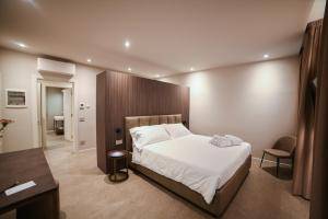 En eller flere senge i et værelse på Modena Relax Luxury Rent Rooms