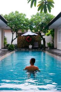 Bazén v ubytování SOLTERRA SEMINYAK Boutique Hotel & Spa Powered by Archipelago nebo v jeho okolí