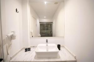Koupelna v ubytování Çamlık 87 Hotel Ayvalık + 37 fotografií