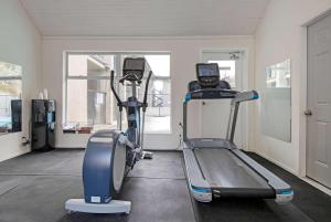 Spordikeskus ja/või sportimisvõimalused majutusasutuses Travelodge by Wyndham Kamloops Mountview