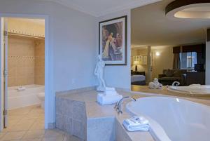 Vannituba majutusasutuses Travelodge by Wyndham Kamloops Mountview