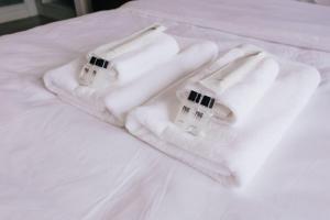 Un pat sau paturi într-o cameră la Prio signature condo