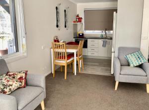 Aalen Lakeview Studio的休息区