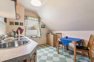 Η κουζίνα ή μικρή κουζίνα στο Gemütliche Ferienwohnung in Marne