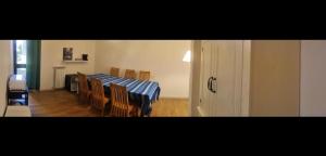 a dining room with a long table and chairs at Holiday Rooms in Santa Teresa in Santa Teresa Gallura
