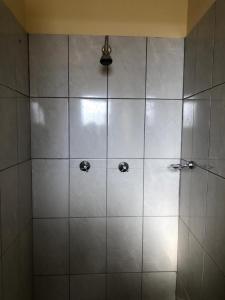 Ένα μπάνιο στο Elem Properties Ongwediva