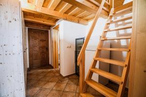 Fotografie z fotogalerie ubytování Vineyard Cottage Maleric with Pool Access v destinaci Dragatuš