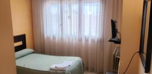 Postel nebo postele na pokoji v ubytování Hotel Balfagón